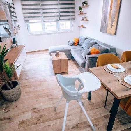 Apartman Lux-Besplatno Koriscenje Zasebne Garaze Sremska Mitrovica Ngoại thất bức ảnh