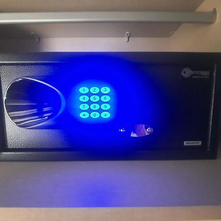 Apartman Lux-Besplatno Koriscenje Zasebne Garaze Sremska Mitrovica Ngoại thất bức ảnh
