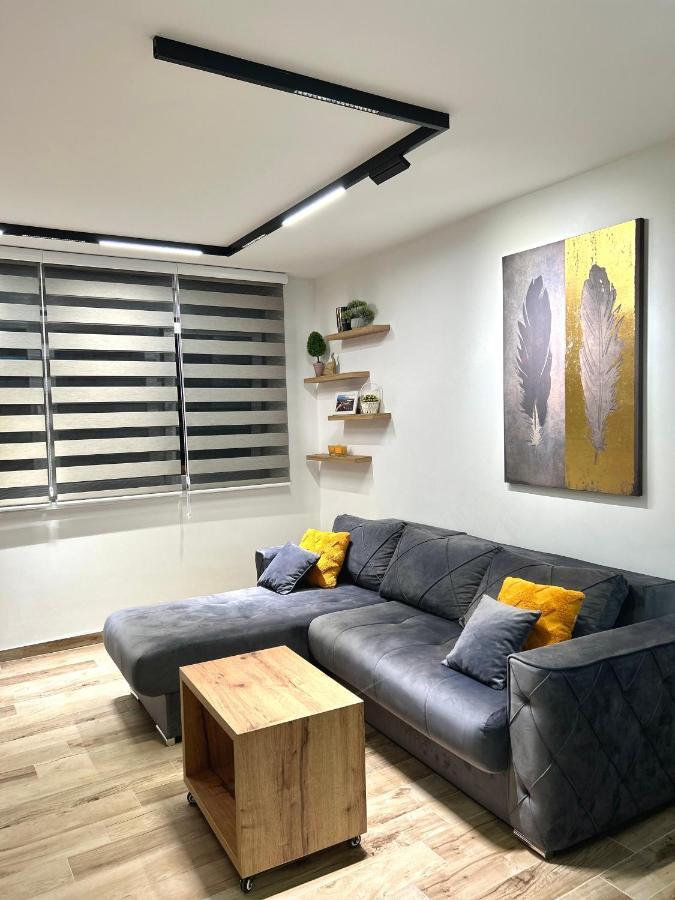 Apartman Lux-Besplatno Koriscenje Zasebne Garaze Sremska Mitrovica Ngoại thất bức ảnh