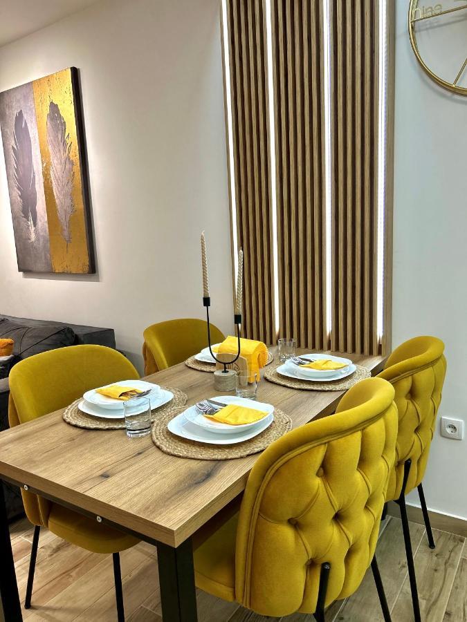 Apartman Lux-Besplatno Koriscenje Zasebne Garaze Sremska Mitrovica Ngoại thất bức ảnh