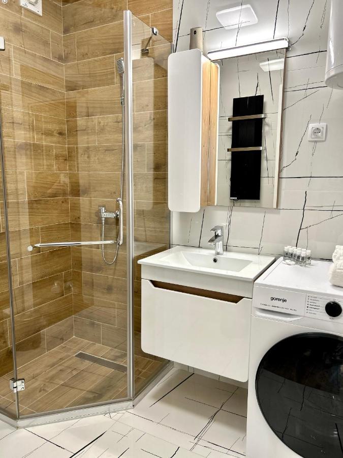 Apartman Lux-Besplatno Koriscenje Zasebne Garaze Sremska Mitrovica Ngoại thất bức ảnh