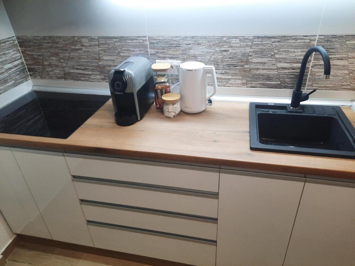 Apartman Lux-Besplatno Koriscenje Zasebne Garaze Sremska Mitrovica Ngoại thất bức ảnh
